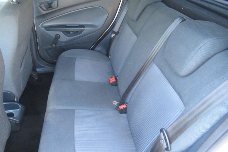 Ford Fiesta 1.2i  KLIMA  KOUPENO V CZ - fotka 17 z 19