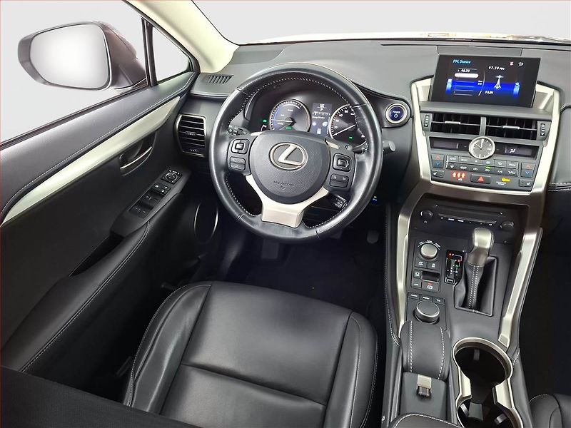 Lexus NX 300h (2015) 300h - fotka 7 z 18