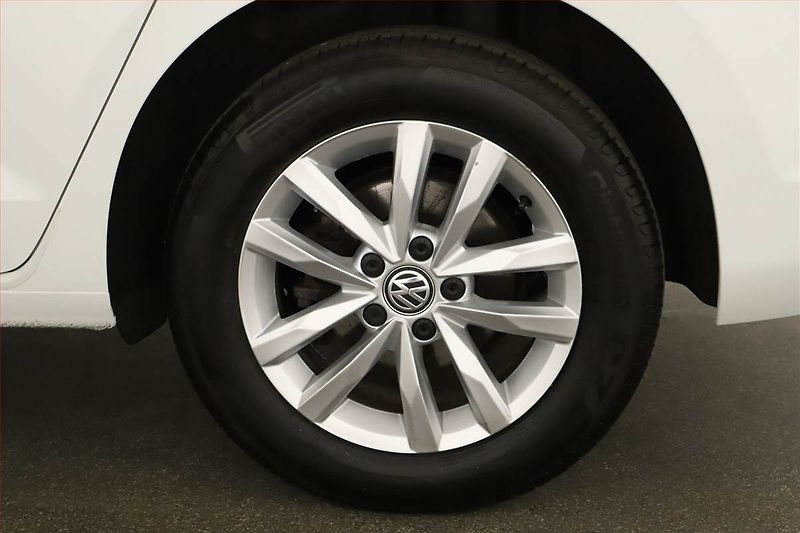 Volkswagen Touran (2019) 1.5 TSI - fotka 12 z 15