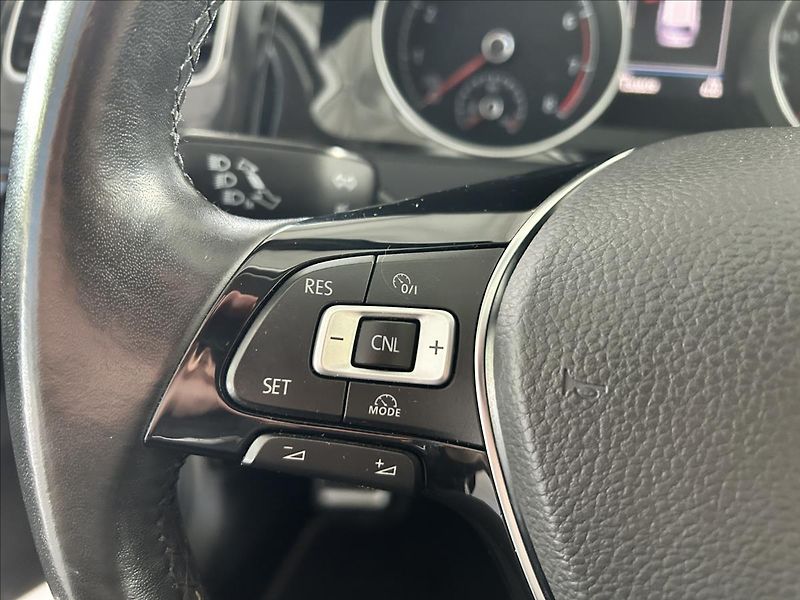 Volkswagen Golf 1,4   TSI 92kW,ALLSTAR,SERVISK - fotka 12 z 28