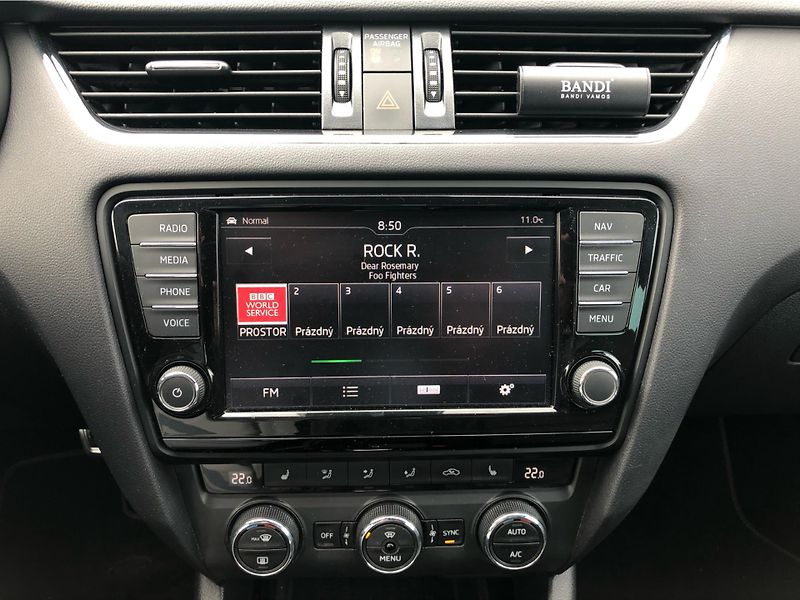 Škoda Octavia Combi 2,0 TDI RS - fotka 19 z 30