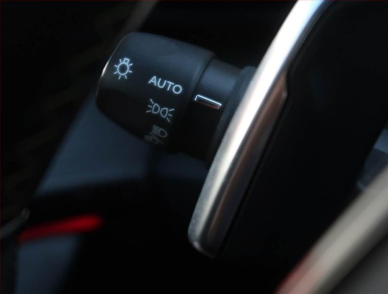 Peugeot 208 (2020) GT Pack 1.2 PureTech, Automat - fotka 21 z 21