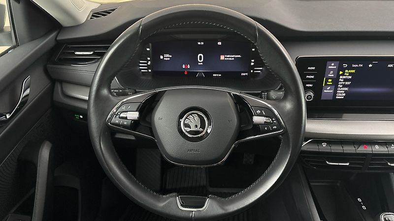 Škoda Octavia 2.0 TDI Ambition Combi - fotka 9 z 24