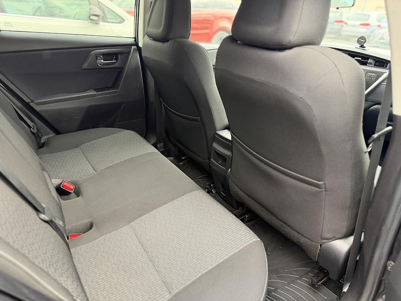 Toyota Auris 1.6i, kamera, tažné - fotka 9 z 17
