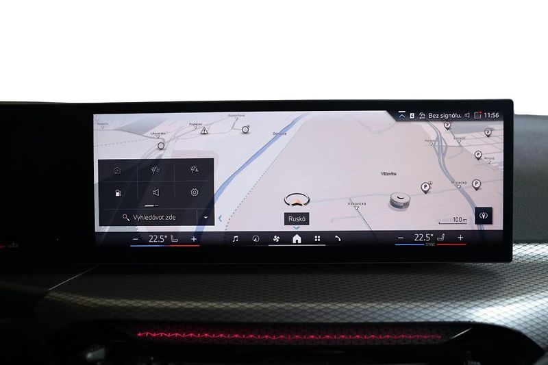BMW Řada 3 330i xDrive Touring - fotka 14 z 24