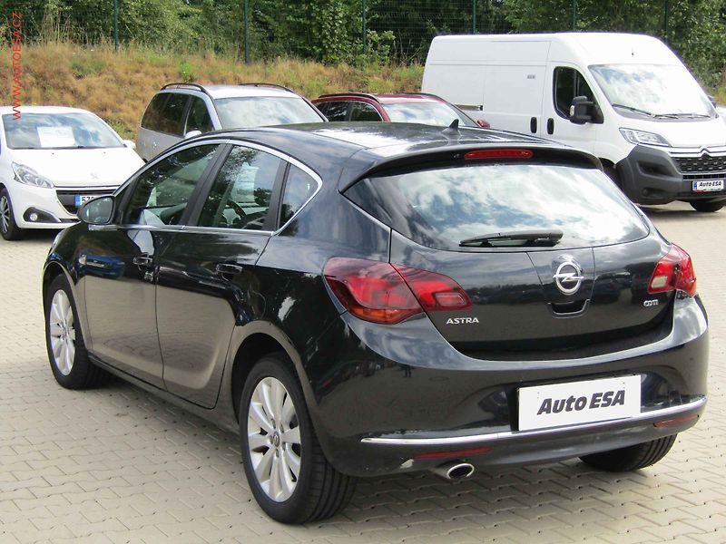 Opel Astra (2014) 2.0CDTi, Automat - fotka 6 z 21