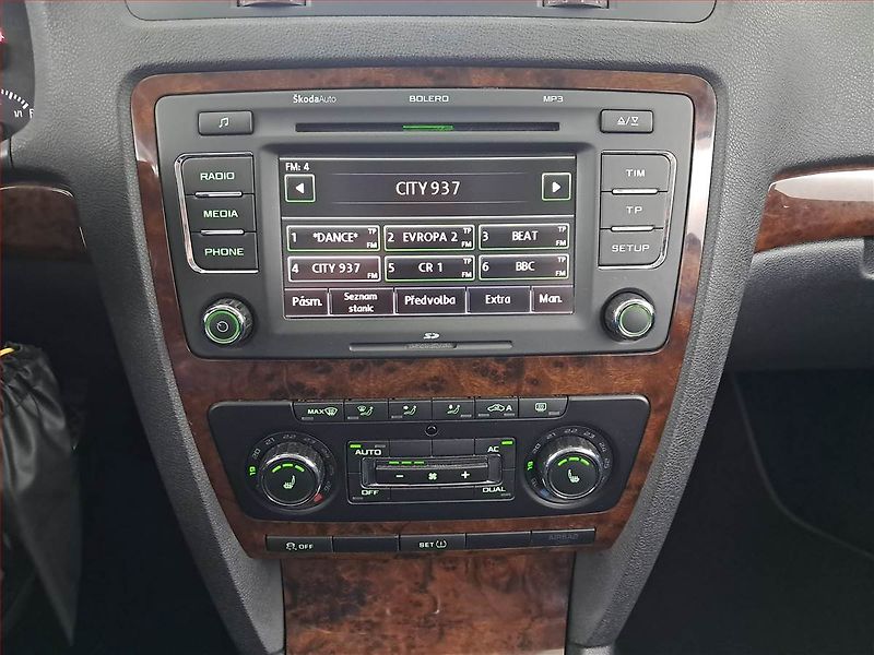 Škoda Octavia (2012) Elegance 1.6 TDI, Serv.kniha - fotka 12 z 16