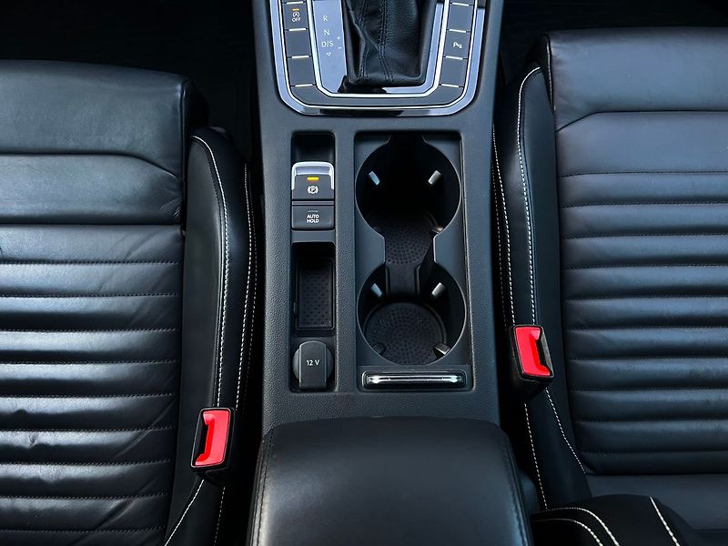 Volkswagen Passat (2020) 2.0 TDI-DSG-ELEGANCE - fotka 31 z 49