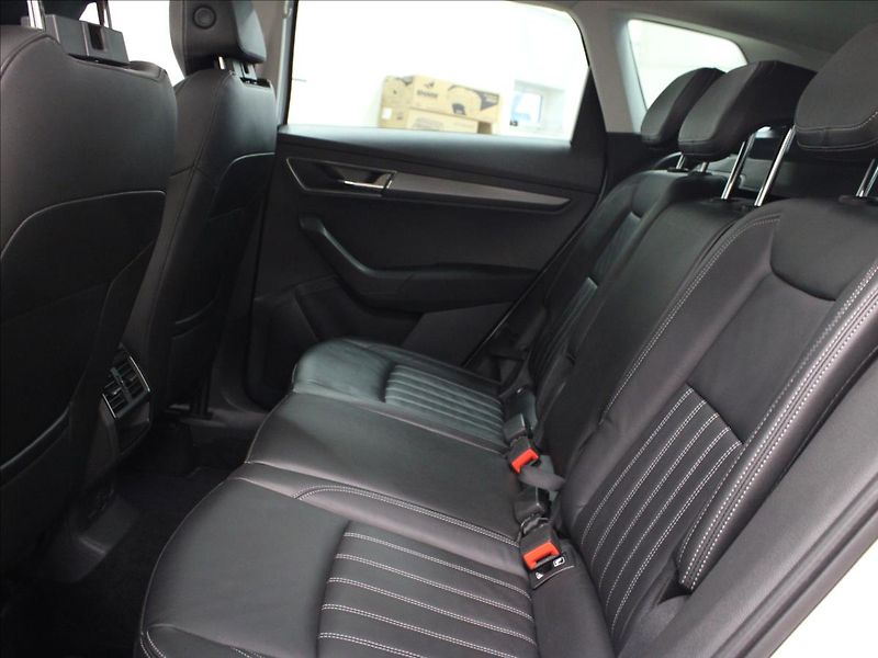 Škoda Karoq 2,0 TDI Style+ 4x4 DSG perleť - fotka 14 z 40