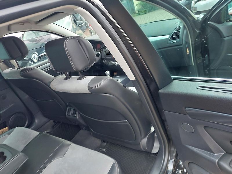 Renault Laguna (2011) III. Grandtour GT dCi 180 - fotka 28 z 39