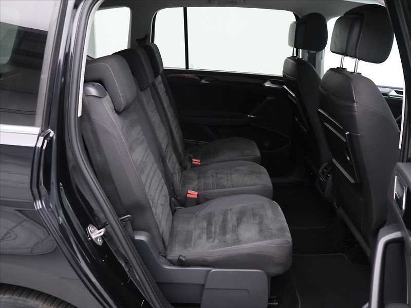 Volkswagen Touran 2,0 TDI 110kW DSG Highline 7M - fotka 13 z 35