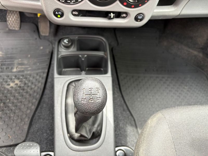 Subaru Justy 1.3i, 66kW, Klima - fotka 11 z 19