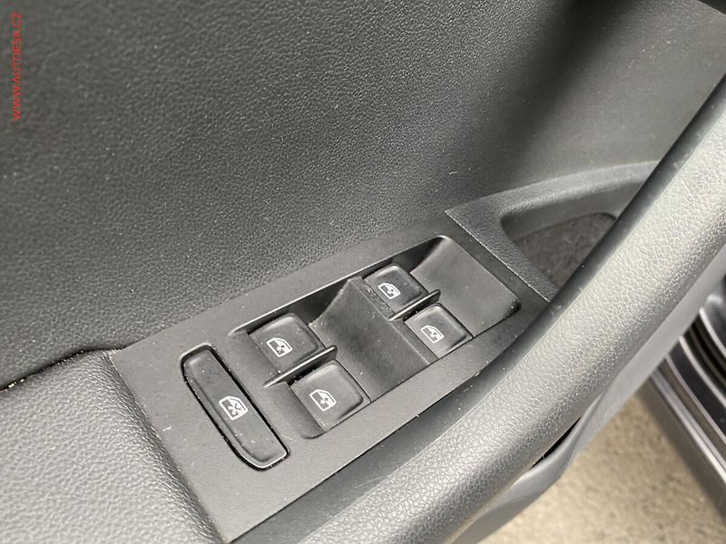 Škoda Octavia (2018) 1.6 TDi, Style, DSG, kůže - fotka 13 z 20