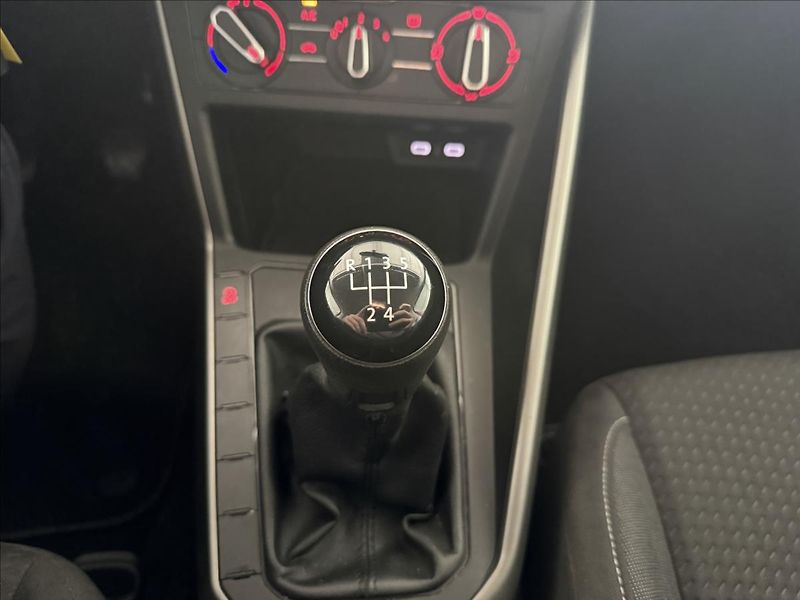 Volkswagen Polo 1,0   MPI 59kW,SERVISKA,1.MAJ - fotka 19 z 22