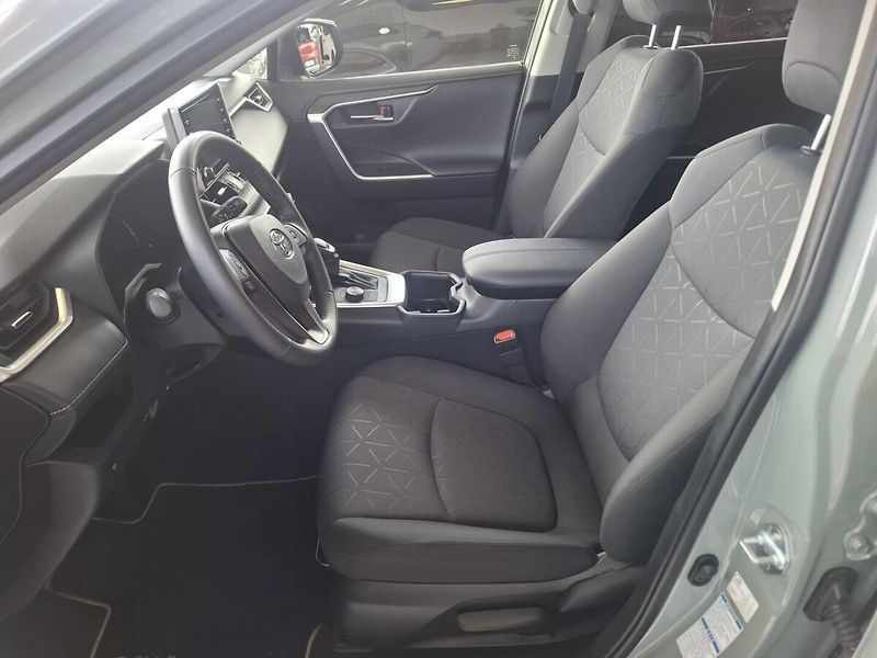 Toyota RAV4 2.5HEV 131KW 4x4 2022 - fotka 8 z 13