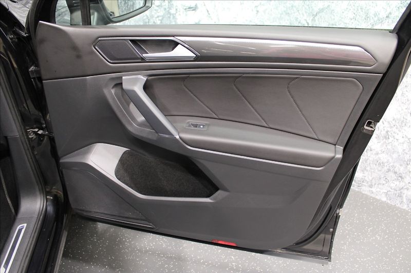 Volkswagen Tiguan Allspace 2,0 TSI ALL 4M DSG R-line - fotka 10 z 33