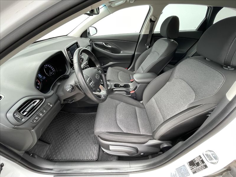 Hyundai i30 1,5 T-GDI AT7 Combi Smart PDC - fotka 4 z 23
