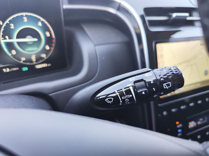 Hyundai Tucson 1.6 CRDI/100kW Smart Navi DCT - fotka 28 z 34