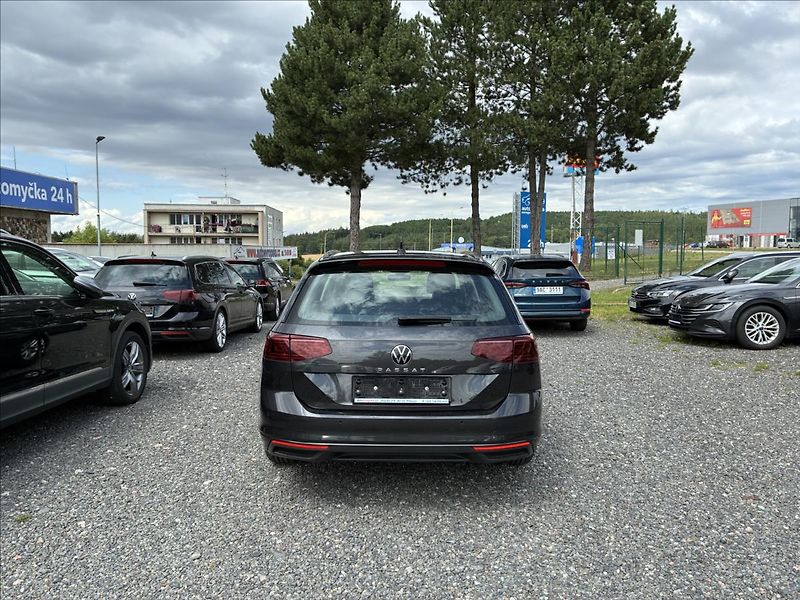 Volkswagen Passat 2,0 TAŽNÉ,IQ LIGHT,KAMERA - fotka 5 z 32