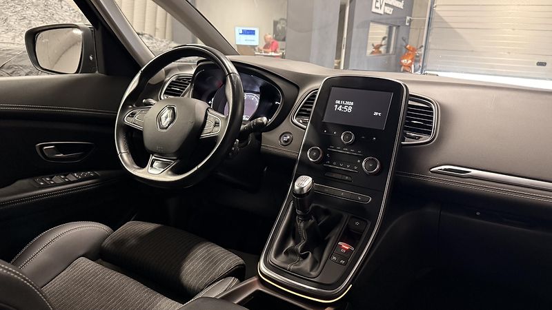 Renault Grand Scénic (2021) TCE 140,REZERVOVÁNO - fotka 38 z 56