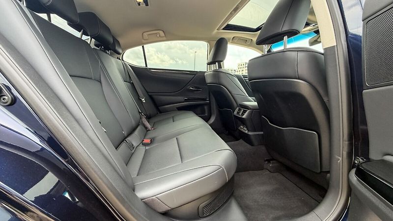 Lexus ES 300h 300H HEV BUSINESS EDITION - fotka 17 z 24