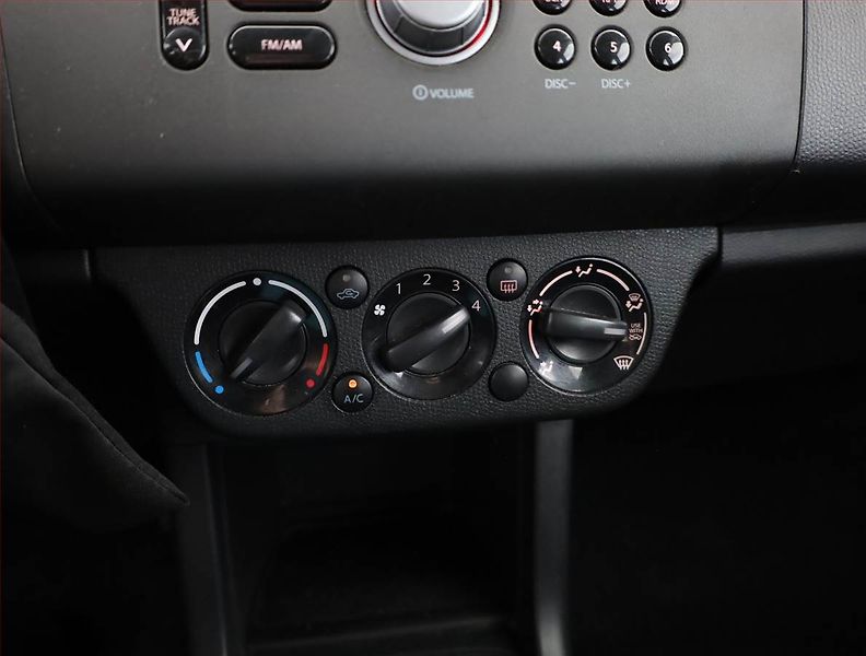 Suzuki Swift (2010) 1.3 i, Serv.kniha, po STK - fotka 10 z 13