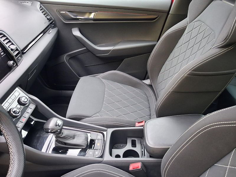 Škoda Karoq (2020) 2,0TDi DSG 4x4 SPORTLINE NAVI - fotka 42 z 48