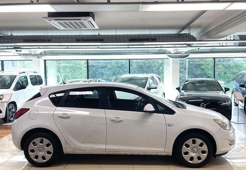 Opel Astra 1,4 16V, ČR, 1.MAJ - fotka 7 z 20