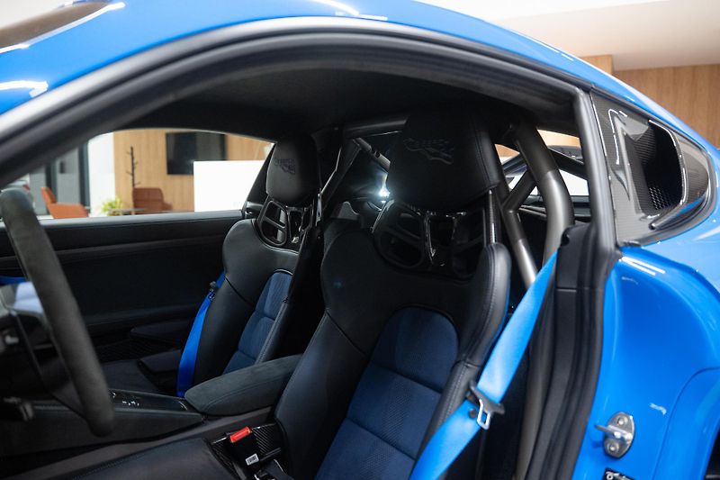 Porsche Cayman (2025) GT4 RS Weissach | PCCB | Lift - fotka 38 z 62