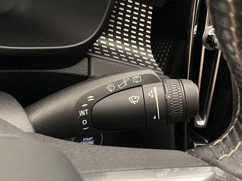 Volvo XC40 D4 AWD R-DESIGN AUT  - fotka 22 z 40