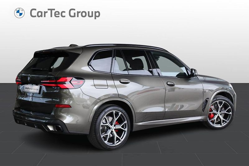 BMW X5 xDrive30d - fotka 6 z 37
