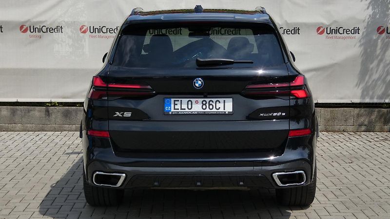 BMW X5 50e xDrive PHEV - fotka 4 z 27