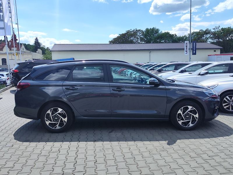 Hyundai i30 1.5i/71kW Smart Climate - fotka 4 z 31