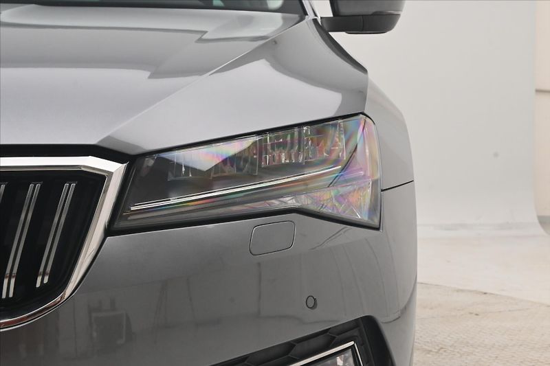 Škoda Superb 2,0 TDI 110 kW DSG STYLE Záruk - fotka 28 z 30