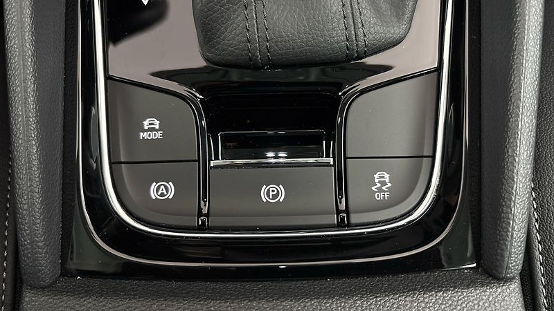 Škoda Karoq 1.5 TSI DSG Style - fotka 25 z 30