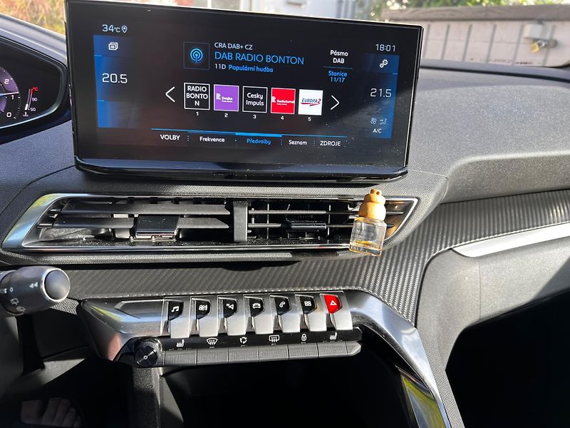 Peugeot 3008 (2024) 1.2 PureTech 96kW, Allure pack - fotka 22 z 26