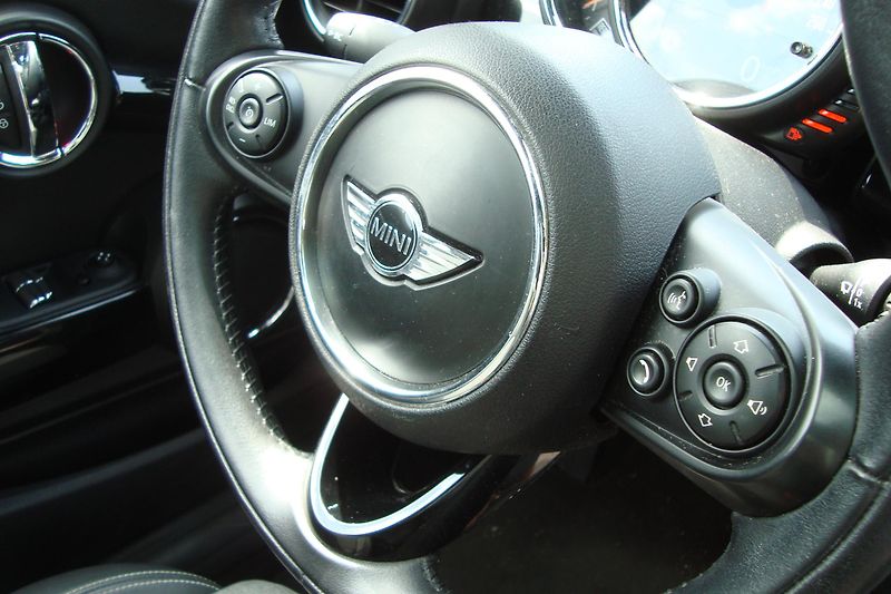 Mini Cooper (2017) 1.5 D, AUTOMAT - fotka 41 z 66
