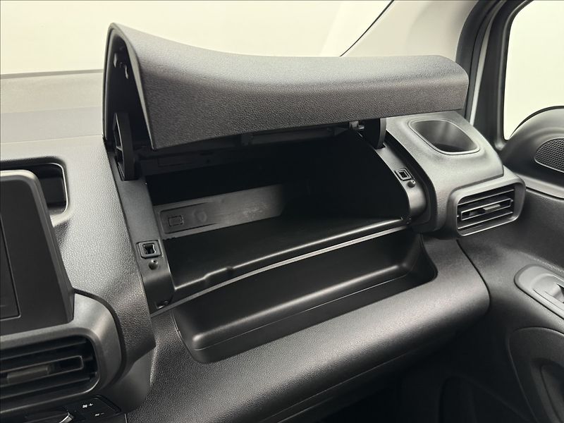 Opel Combo 1,2 81kW VÝHŘEV TAŽNÉ 1MAJ ČR - fotka 26 z 38