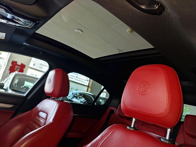 Alfa Romeo Stelvio 2,2d 154kW Q4 - fotka 12 z 38