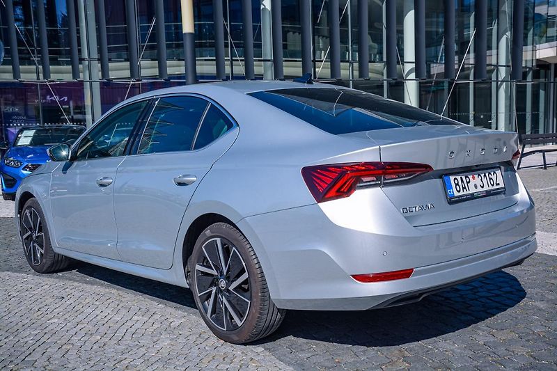 Škoda Octavia Style Plus Navigace 18 kola ČR - fotka 66 z 76