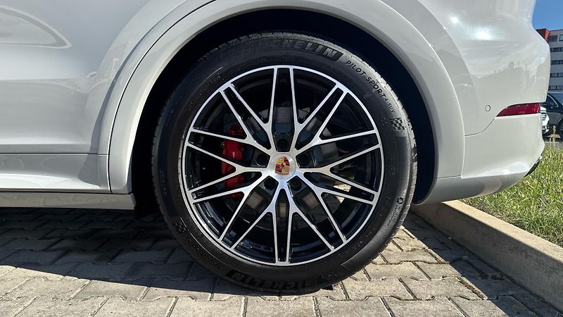 Porsche Cayenne S - fotka 12 z 30