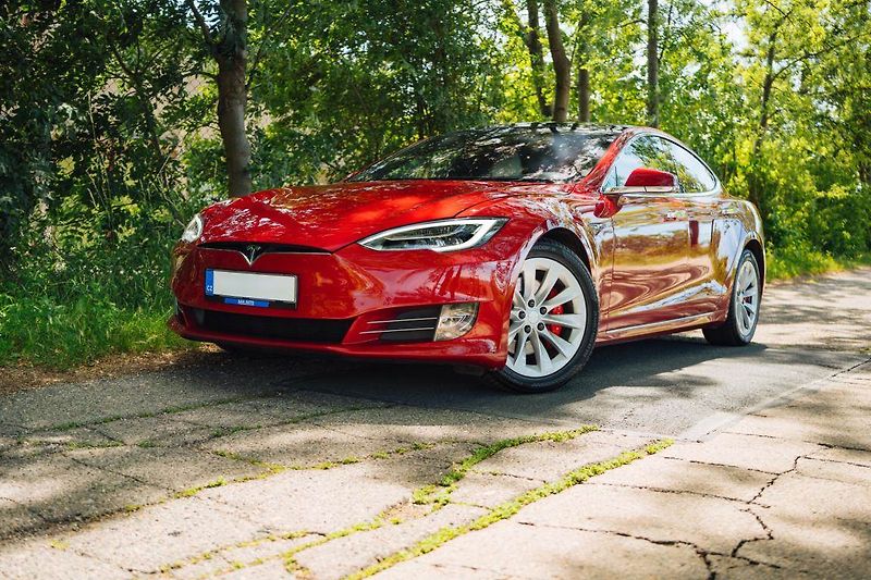 Tesla Model S (2019) P100D Ludicrous, SoH 91% - fotka 5 z 30