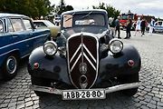 Na tradiční Lidický okruh dorazily desítky historických automobilů a motocyklů, které obdivovali návštěvníci z Kladna i širokého okolí.
