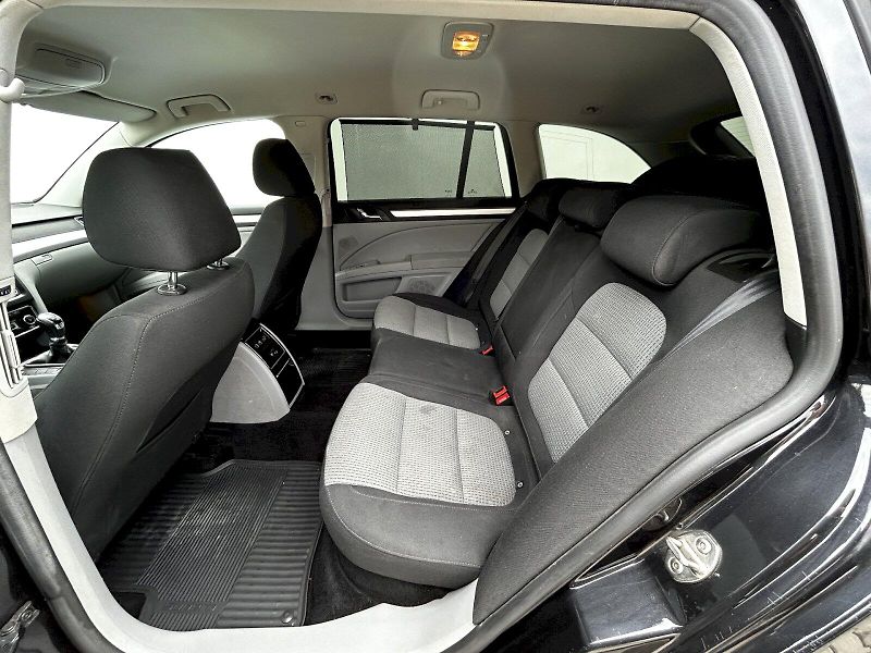 Škoda Superb (2019) Combi 2.0 TDI CR DPF 125kW MP6 - fotka 23 z 28