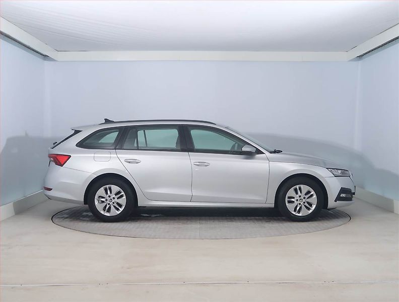 Škoda Octavia (2022) Ambition 2.0 TDI, ČR,1.maj - fotka 6 z 19