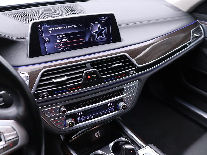 BMW Řada 7 3,0 740d 235kW xDrive LED - fotka 23 z 38