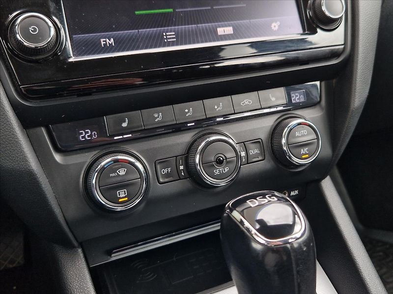 Škoda Octavia 2,0 TDI DSG KLIMA VÝHŘEV DIGI - fotka 23 z 34