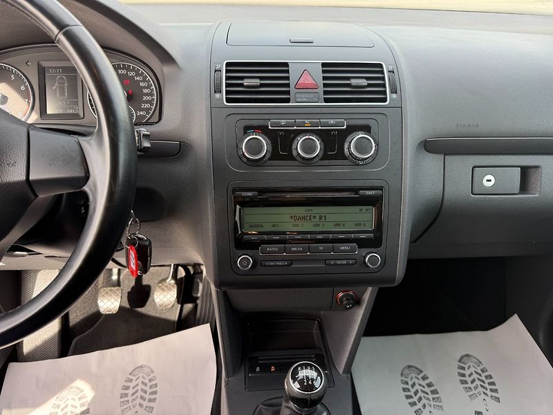 Volkswagen Touran (2010) 1.2TSi 77kW *ALU*Klima*Servis* - fotka 14 z 22