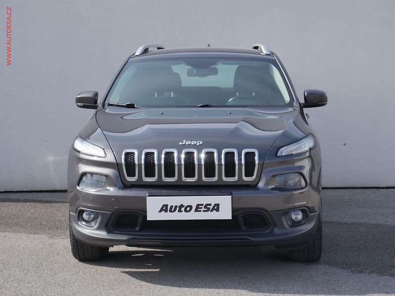 Jeep Cherokee (2014) 2.0 CRD 4x4, ČR, Longitude - fotka 2 z 25