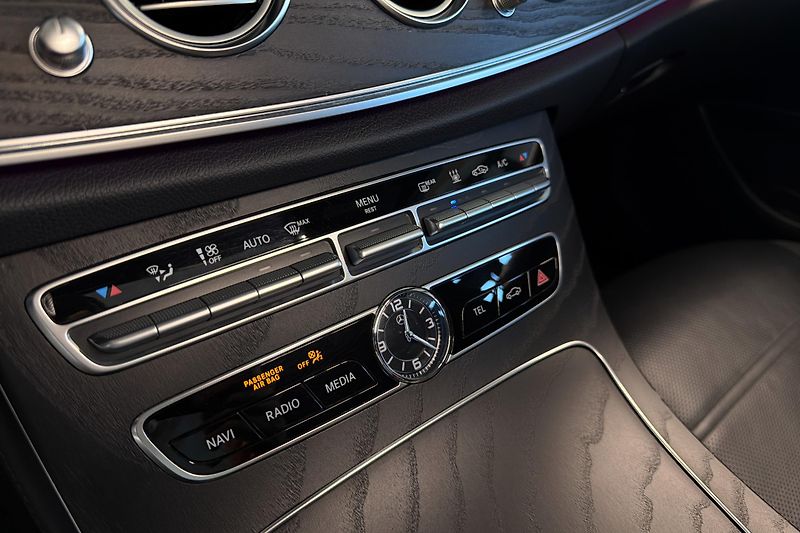 Mercedes-Benz Třídy E (2018) Mercedes-Benz E 53 AMG 4Matic+ - fotka 49 z 52